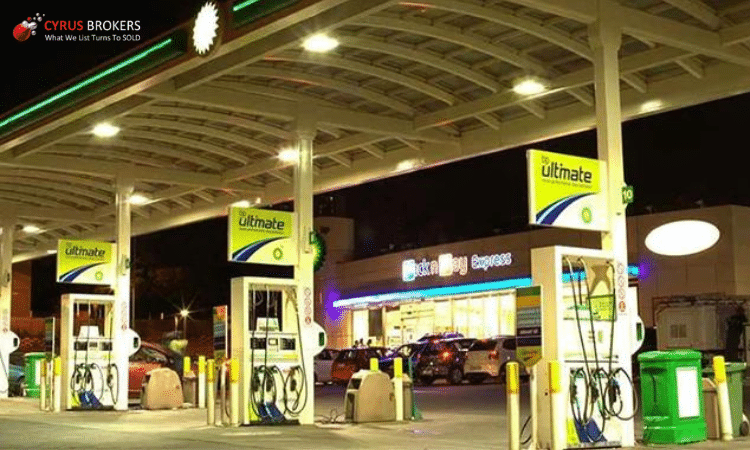 How much does a petrol station owner make in South Africa?